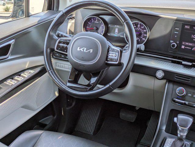 used 2022 Kia Carnival car