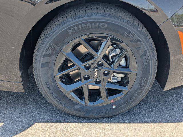 new 2025 Kia K5 car, priced at $27,569