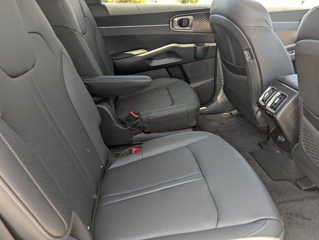 new 2025 Kia Sorento Hybrid car, priced at $40,785