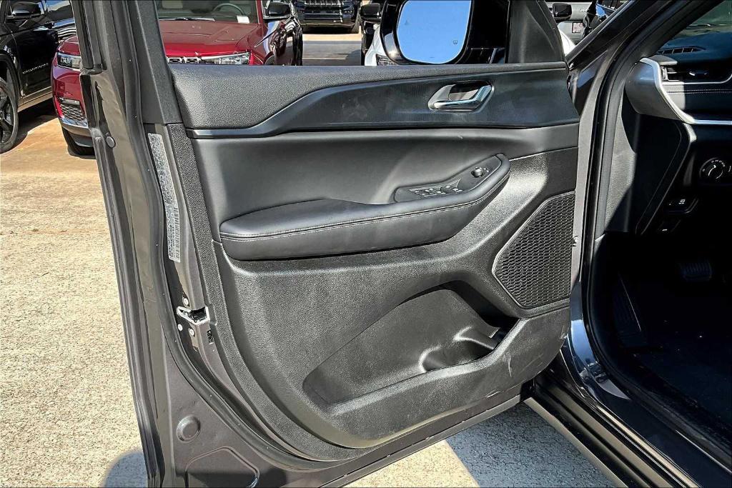 new 2025 Jeep Grand Cherokee L car, priced at $42,725