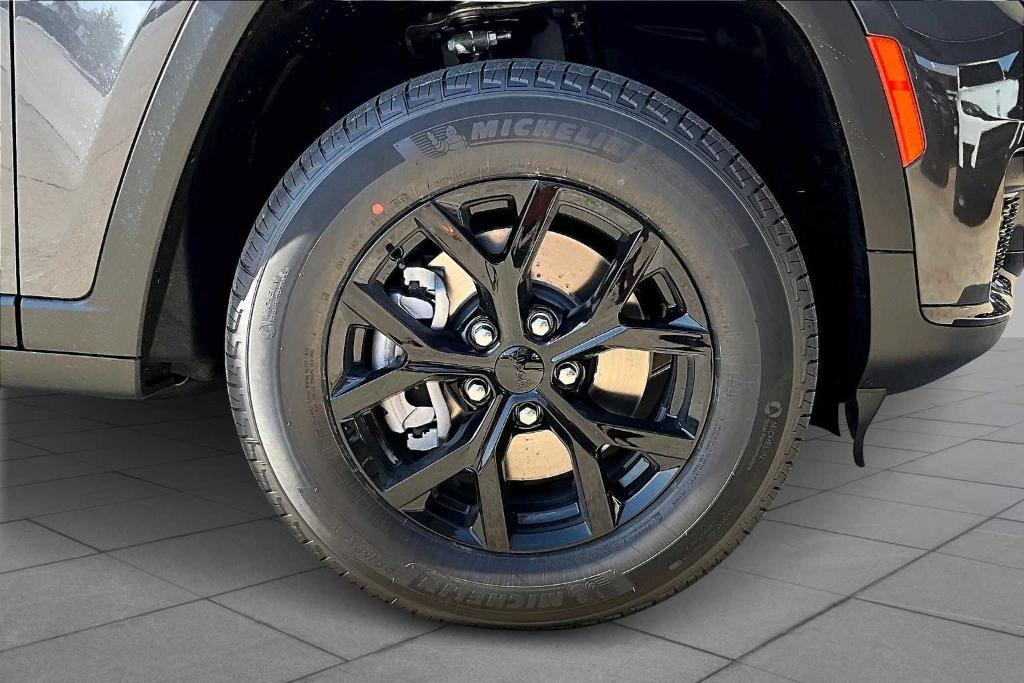 new 2025 Jeep Grand Cherokee L car, priced at $42,725