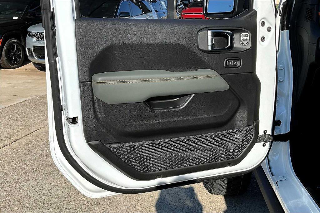 new 2025 Jeep Gladiator car, priced at $52,615