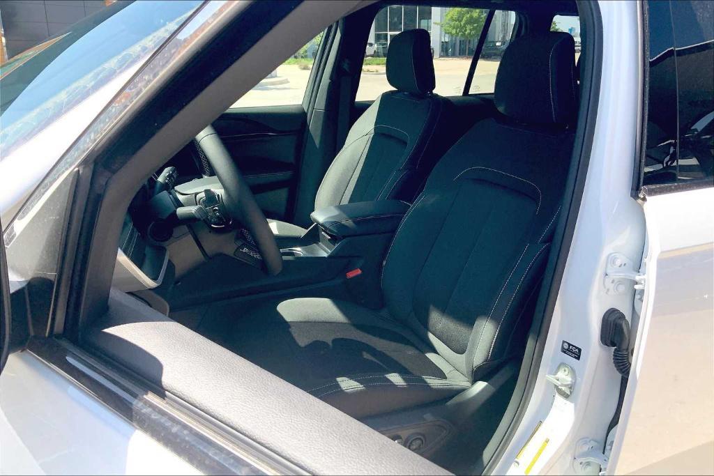 new 2025 Jeep Grand Cherokee car, priced at $32,416