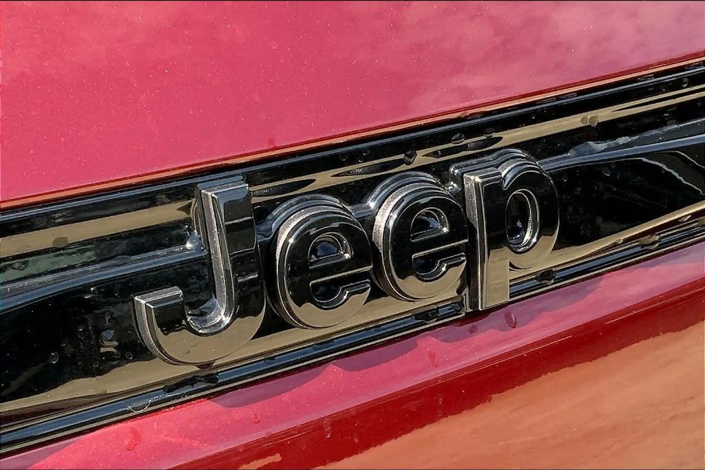 new 2024 Jeep Grand Cherokee car, priced at $39,121