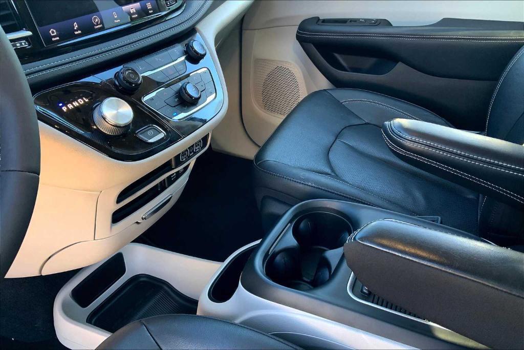 used 2022 Chrysler Pacifica Hybrid car, priced at $32,338