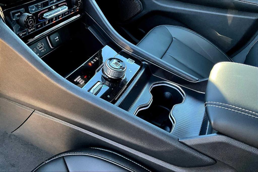 new 2025 Jeep Grand Cherokee car, priced at $43,995