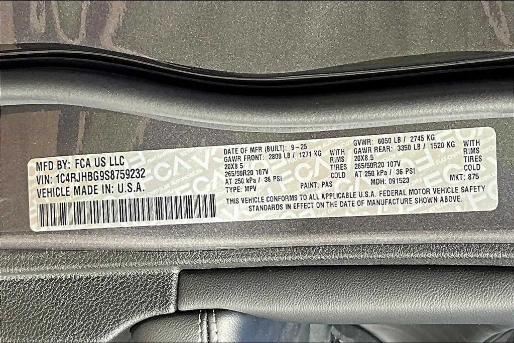 new 2025 Jeep Grand Cherokee car, priced at $43,995