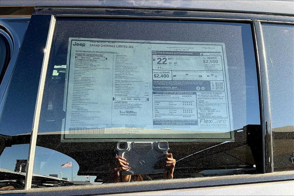 new 2025 Jeep Grand Cherokee car, priced at $43,995