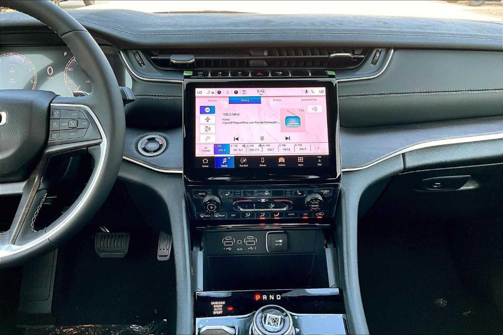 new 2025 Jeep Grand Cherokee car, priced at $43,995