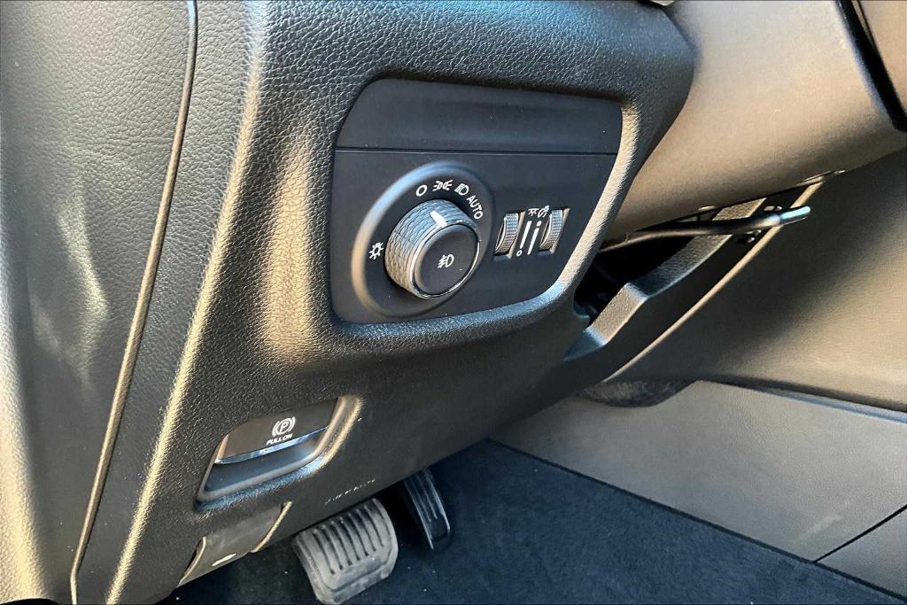 new 2025 Jeep Grand Cherokee car, priced at $43,995