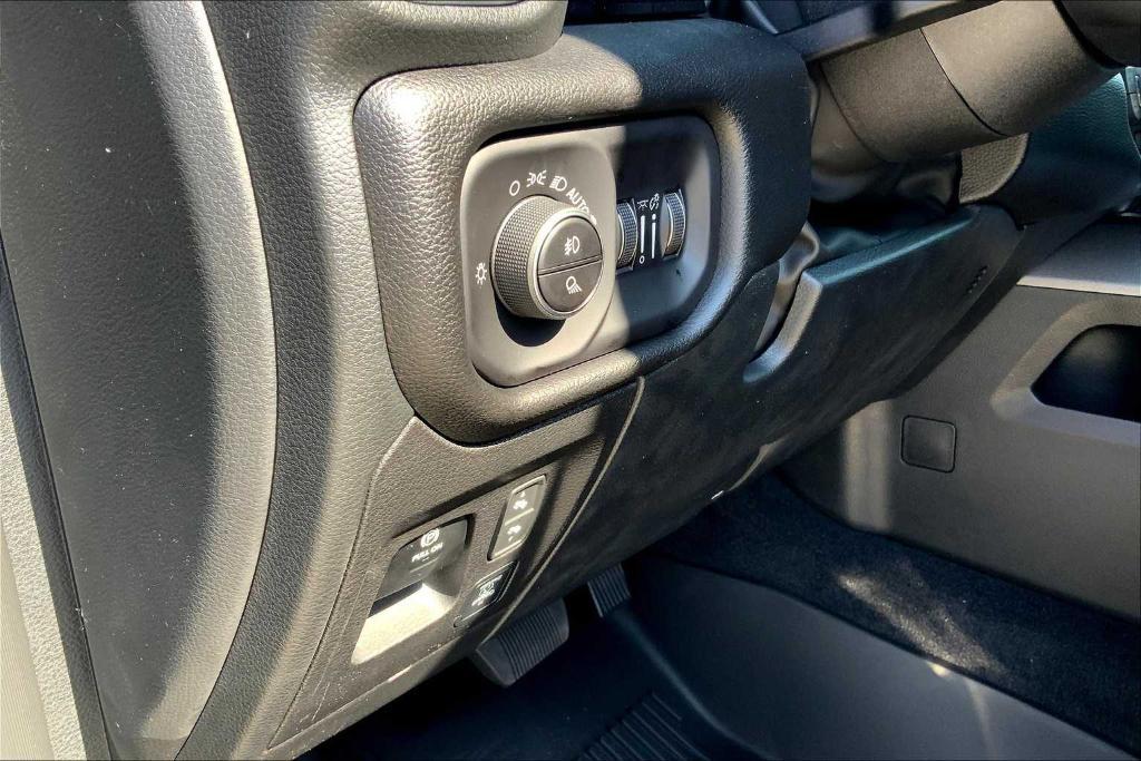 new 2025 Ram 1500 car, priced at $60,861