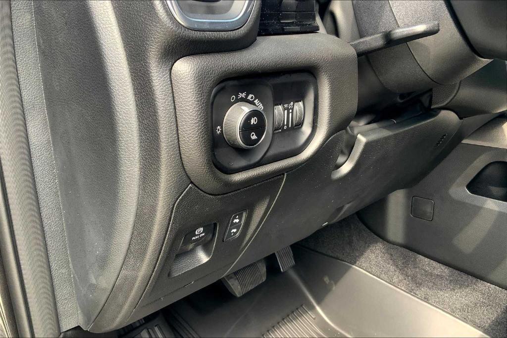 new 2025 Ram 1500 car, priced at $59,721