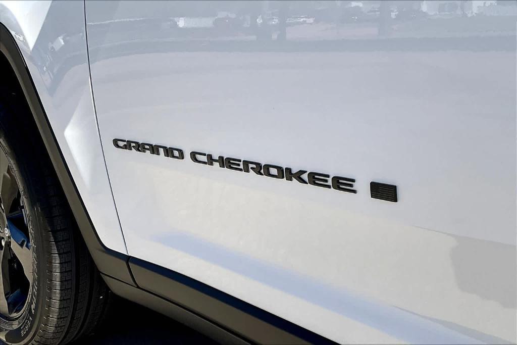 new 2024 Jeep Grand Cherokee car, priced at $48,500