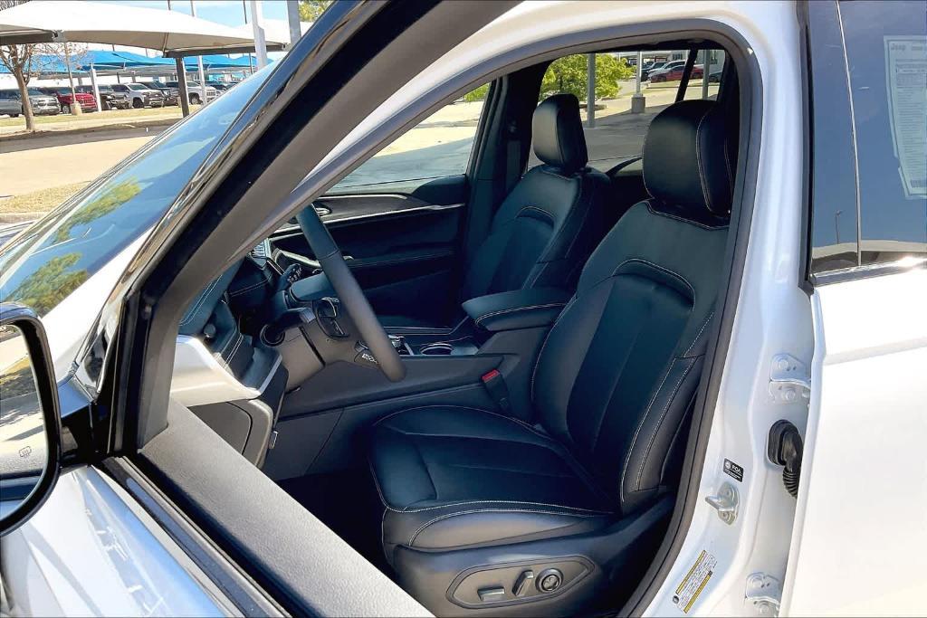 new 2024 Jeep Grand Cherokee car, priced at $48,500