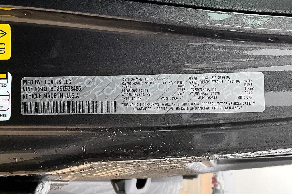 new 2025 Jeep Gladiator car, priced at $50,046