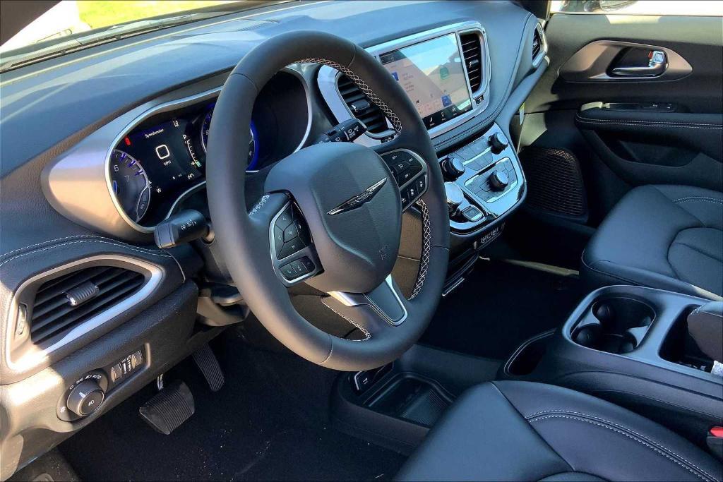 new 2025 Chrysler Pacifica car, priced at $38,052
