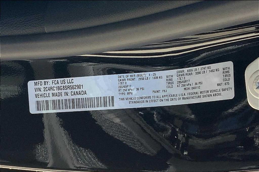 new 2025 Chrysler Pacifica car, priced at $38,052