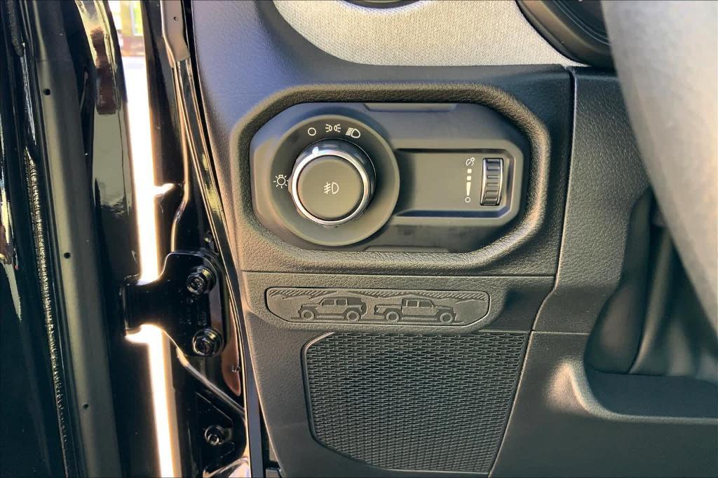 new 2025 Jeep Wrangler car, priced at $31,350