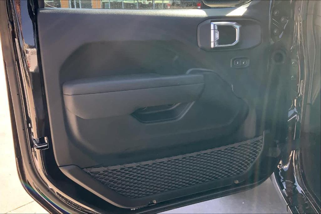 new 2025 Jeep Wrangler car, priced at $31,350