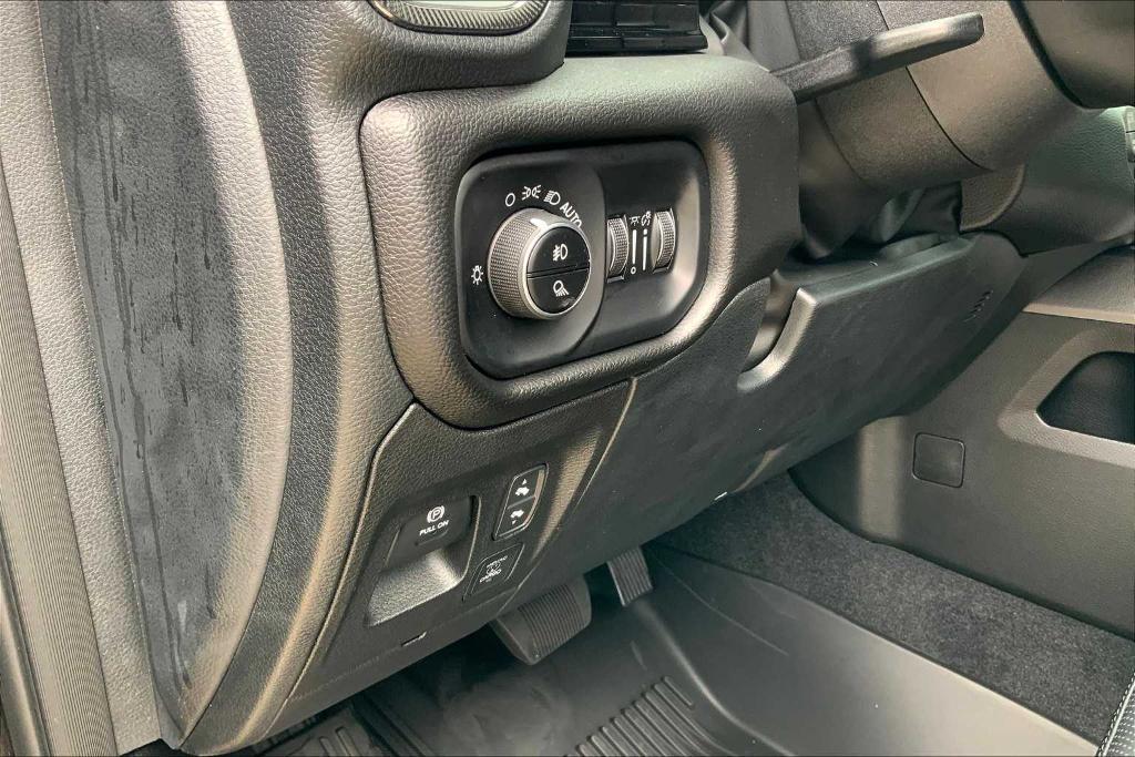 new 2025 Ram 1500 car, priced at $61,184