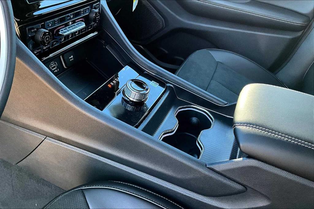 new 2025 Jeep Grand Cherokee L car, priced at $43,600