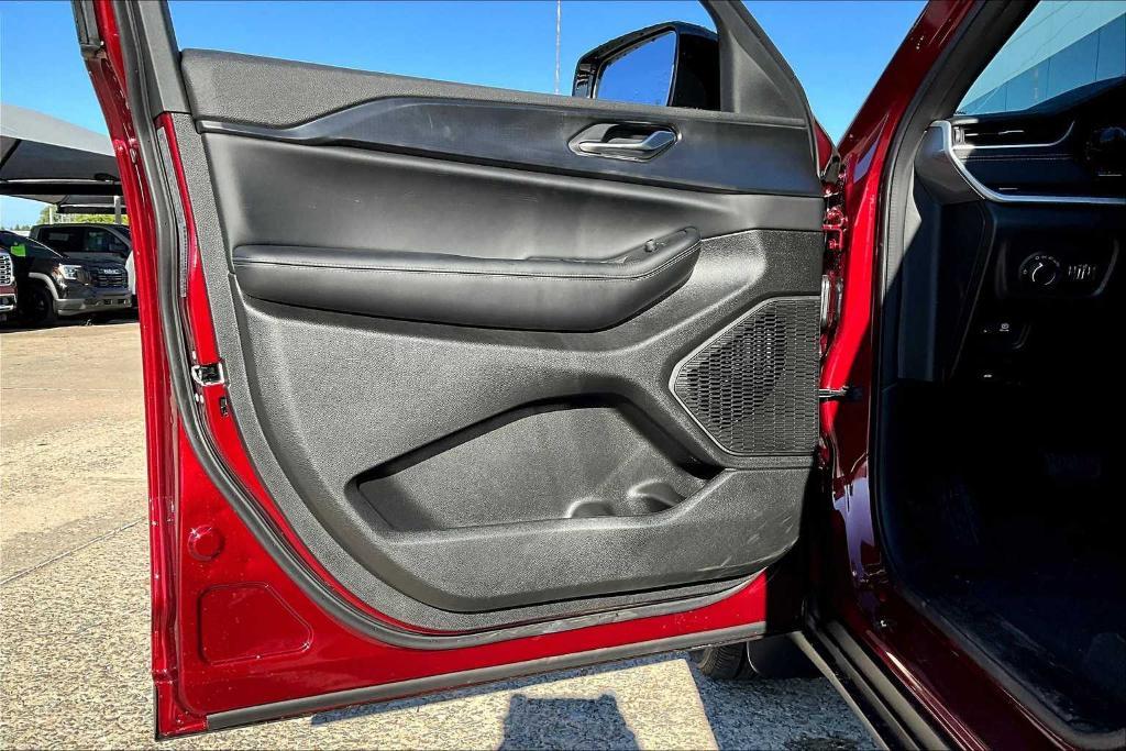 new 2025 Jeep Grand Cherokee L car, priced at $43,600