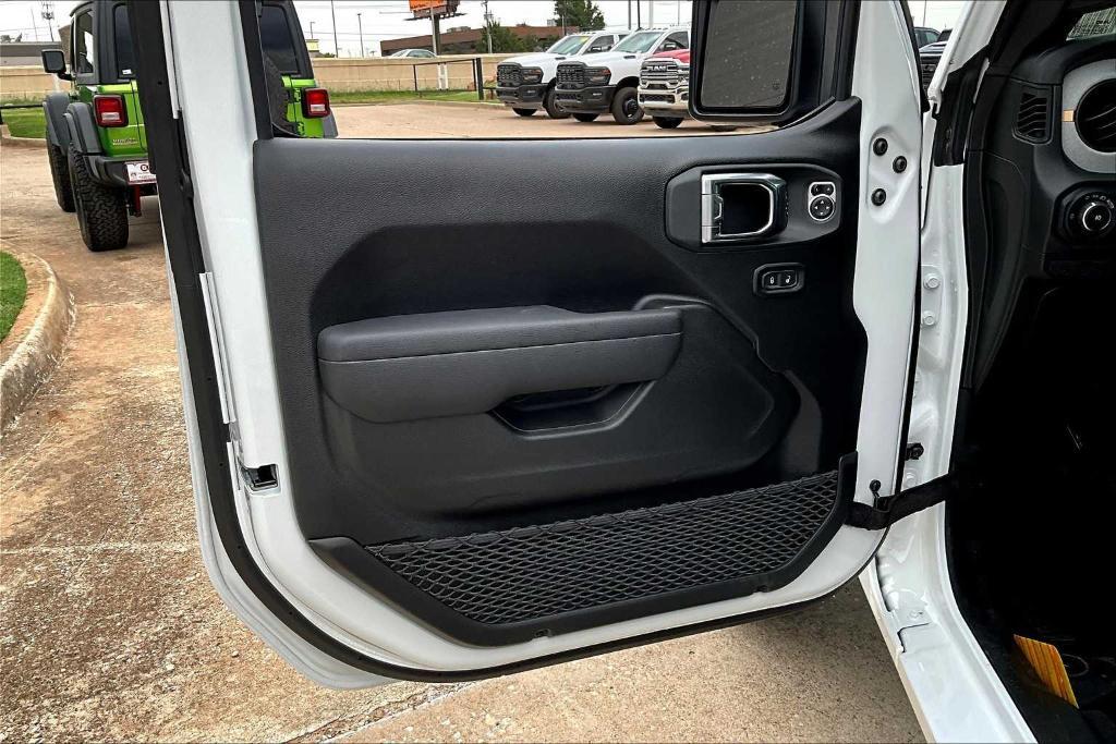 new 2025 Jeep Wrangler car, priced at $40,955