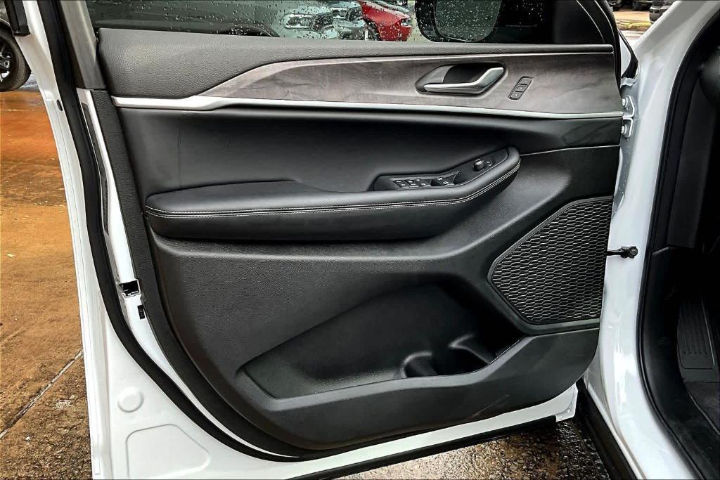 new 2025 Jeep Grand Cherokee L car, priced at $46,335