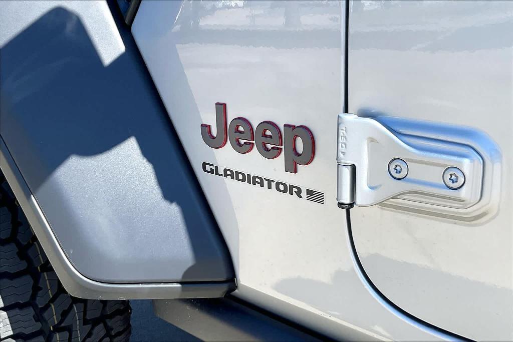 new 2024 Jeep Gladiator car, priced at $51,439