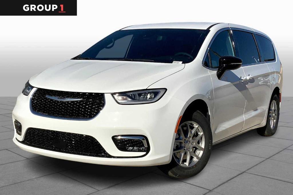 new 2025 Chrysler Pacifica car, priced at $36,445