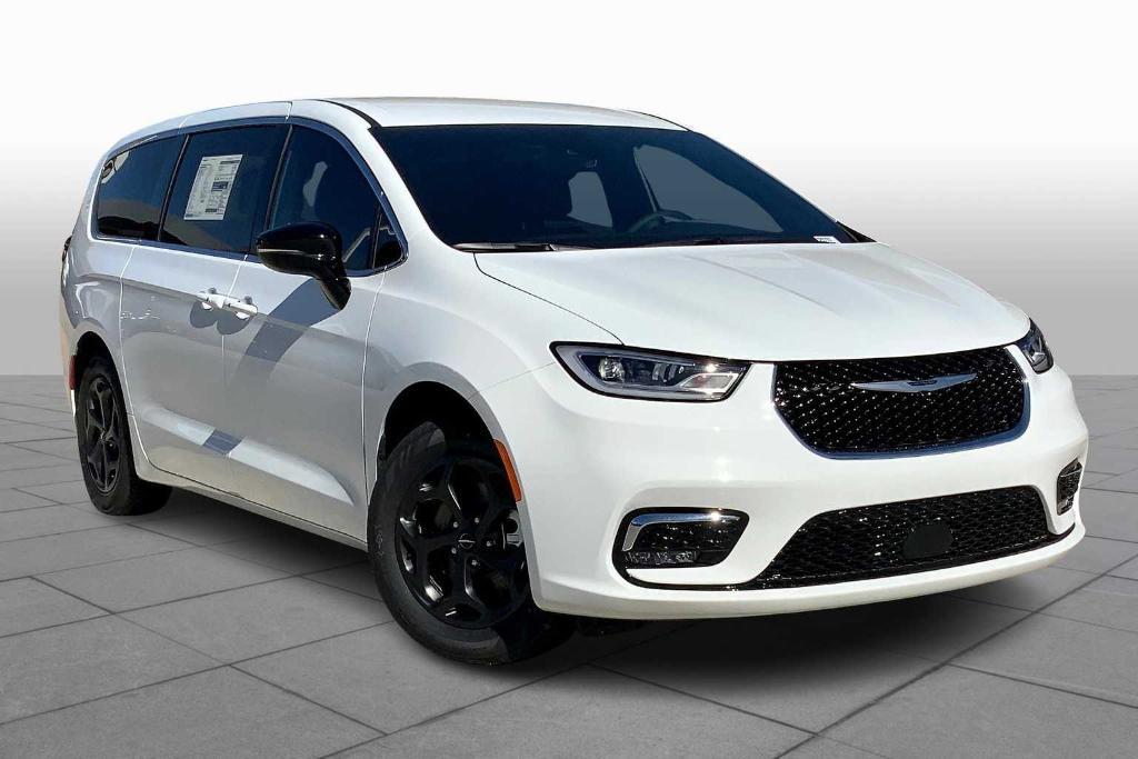 new 2025 Chrysler Pacifica car, priced at $36,752