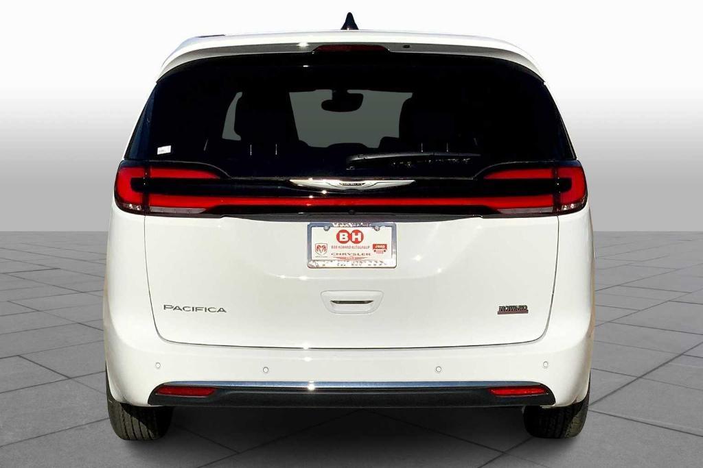 new 2025 Chrysler Pacifica car, priced at $36,445