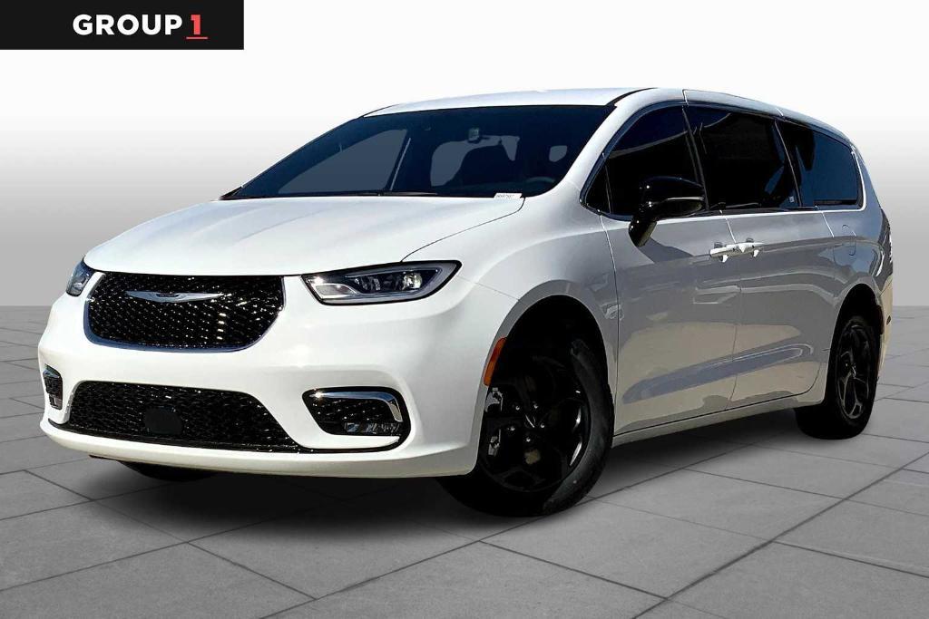 new 2025 Chrysler Pacifica car, priced at $36,752