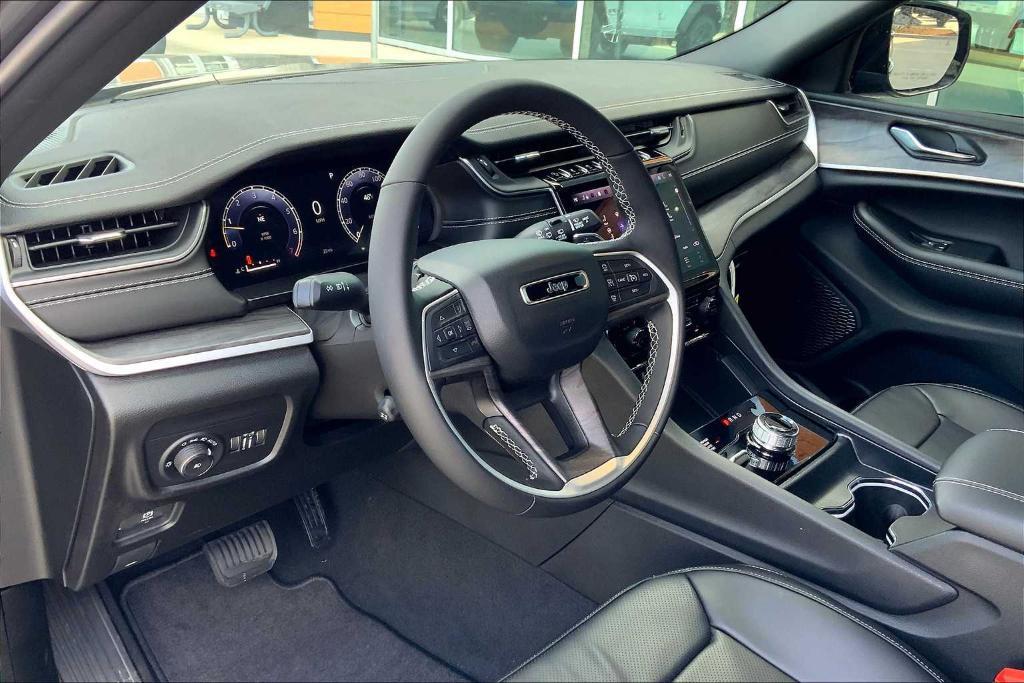 new 2025 Jeep Grand Cherokee car, priced at $45,021