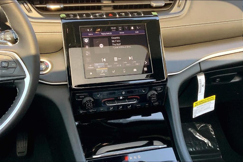 new 2025 Jeep Grand Cherokee car, priced at $39,080