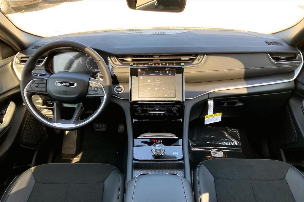 new 2025 Jeep Grand Cherokee car, priced at $39,080