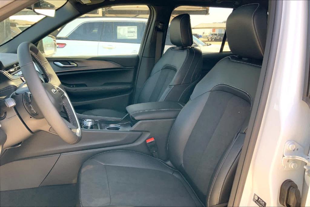 new 2025 Jeep Grand Cherokee car, priced at $39,080