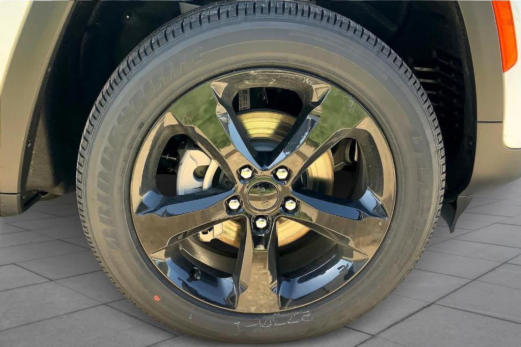 new 2025 Jeep Grand Cherokee car, priced at $39,080