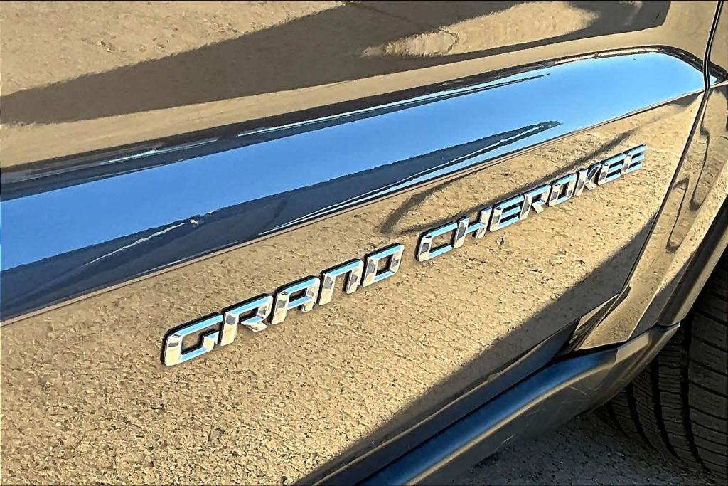 used 2015 Jeep Grand Cherokee car, priced at $12,237