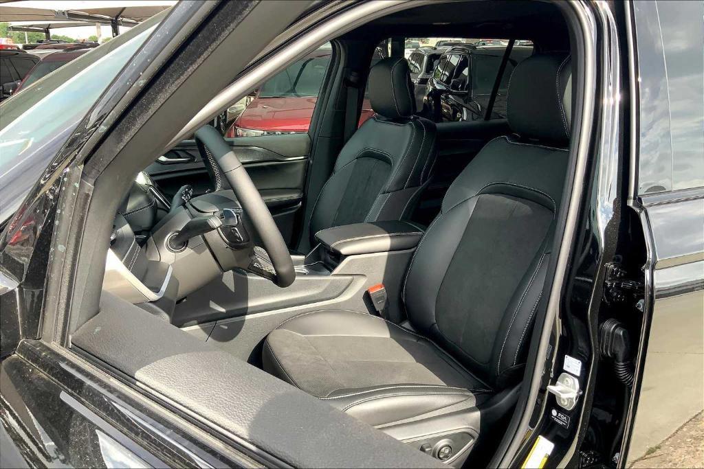 new 2025 Jeep Grand Cherokee L car, priced at $41,367