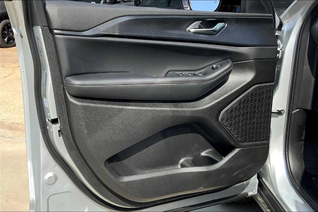 new 2025 Jeep Grand Cherokee L car, priced at $39,630