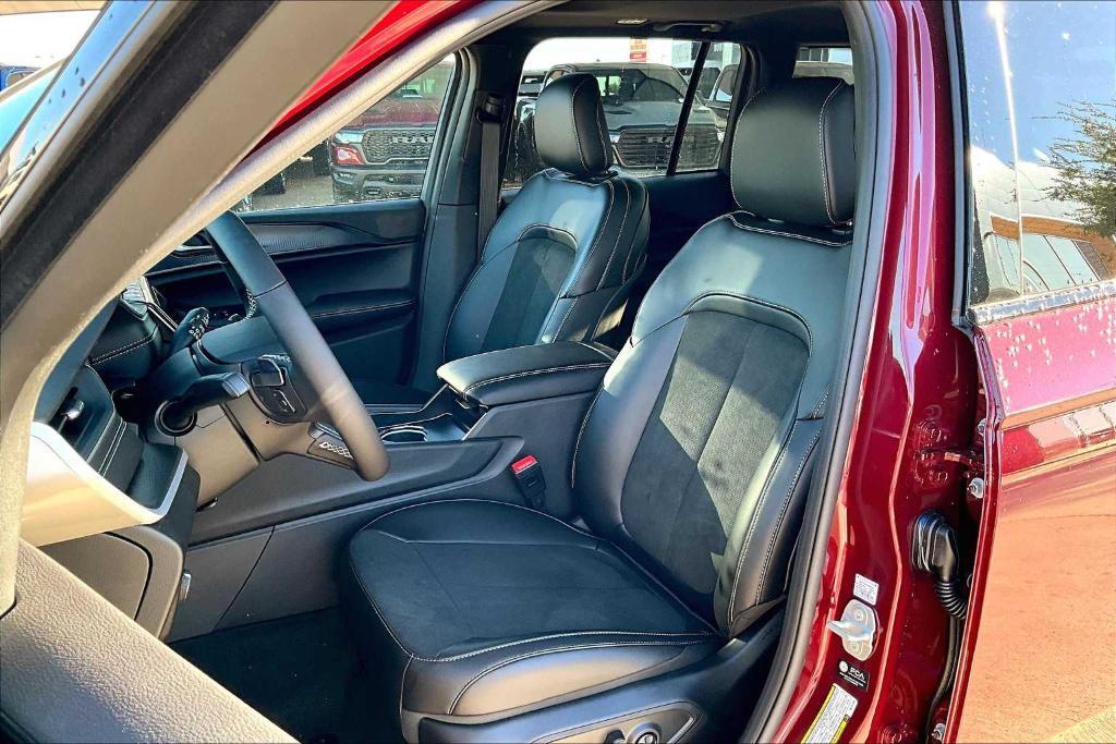 new 2025 Jeep Grand Cherokee car, priced at $39,639