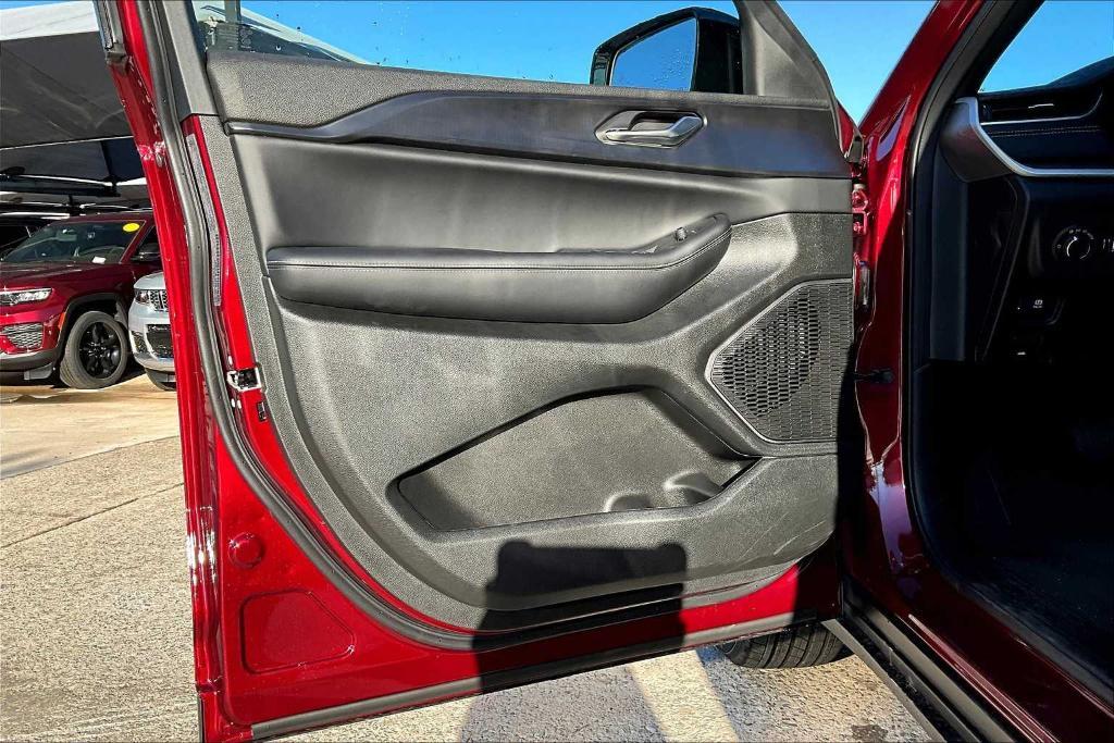 new 2025 Jeep Grand Cherokee car, priced at $39,639