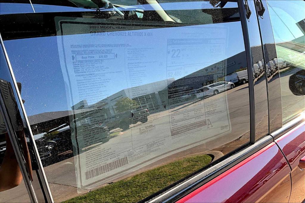 new 2025 Jeep Grand Cherokee car, priced at $39,639