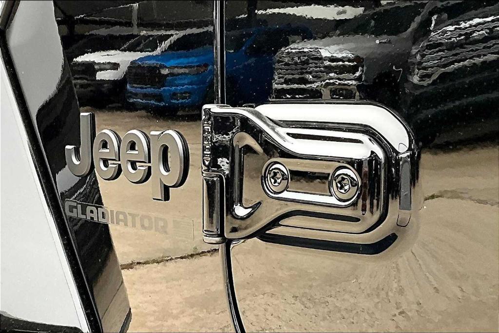 new 2025 Jeep Gladiator car, priced at $42,546