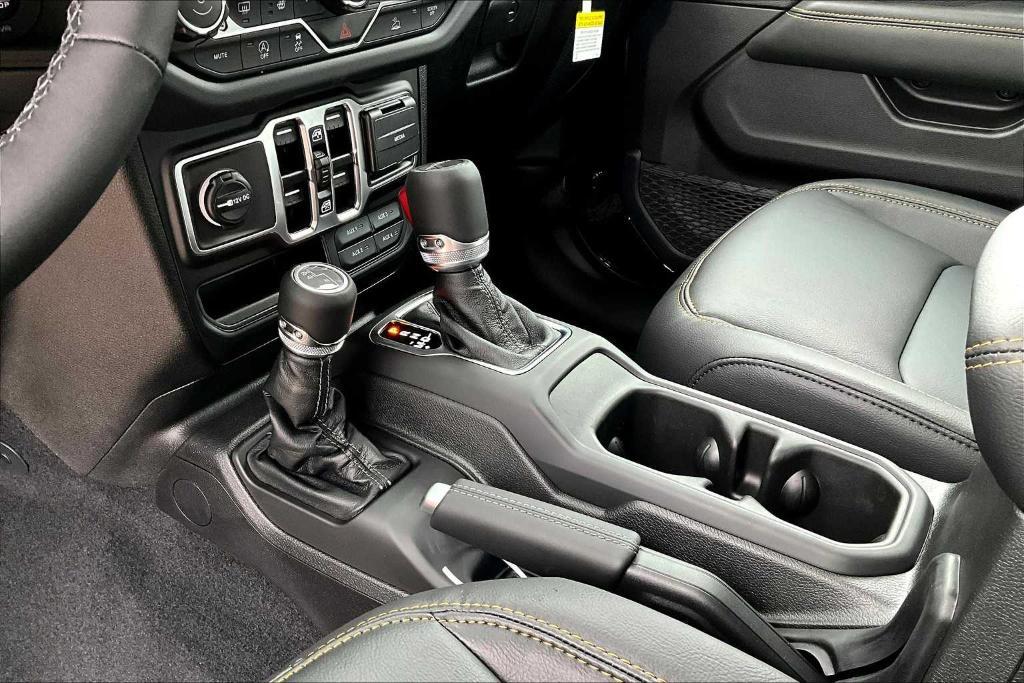 new 2025 Jeep Gladiator car, priced at $42,546