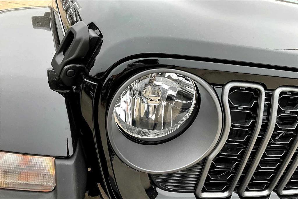 new 2025 Jeep Gladiator car, priced at $42,546