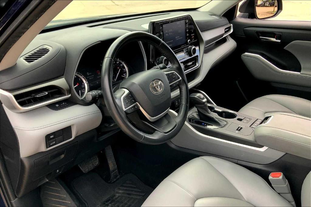 used 2022 Toyota Highlander car, priced at $34,275