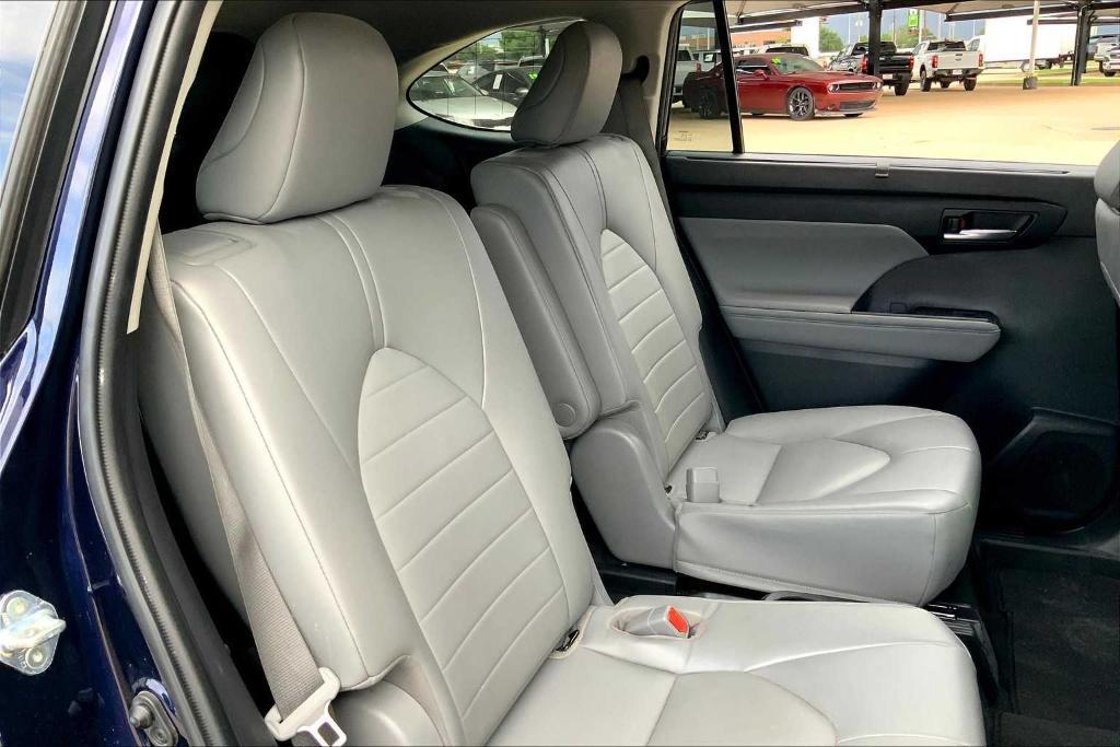 used 2022 Toyota Highlander car, priced at $34,275