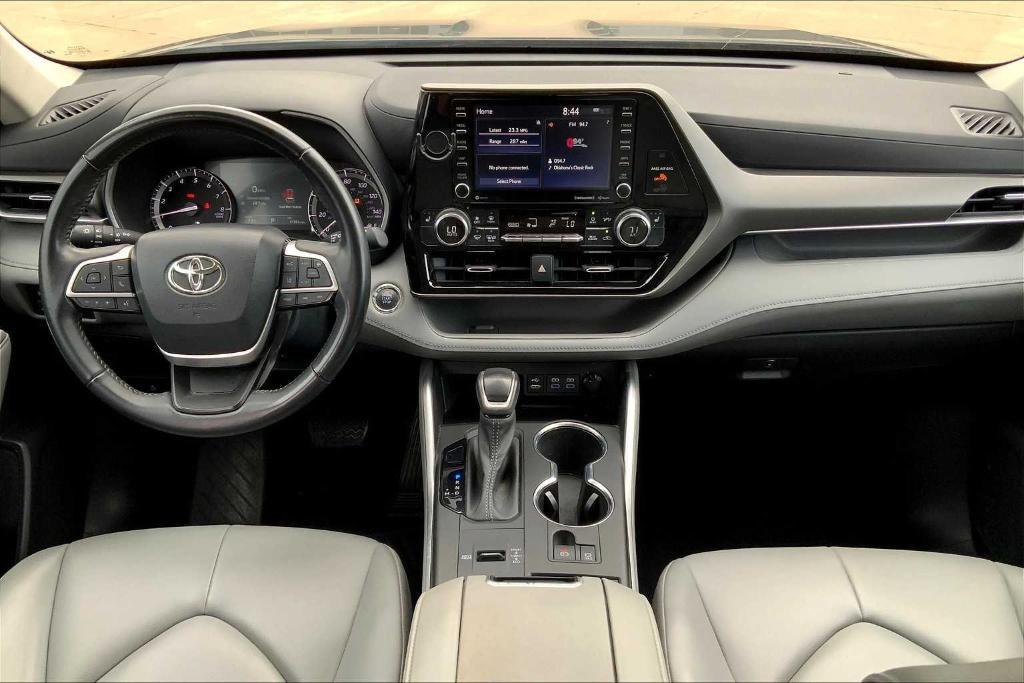 used 2022 Toyota Highlander car, priced at $34,275